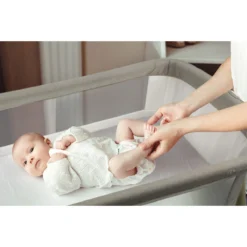 Babygo Goodnight Beige Wieg 4362 -Dolu Verkoopwinkel babygo goodnight wieg aan bed sfeer 2 1