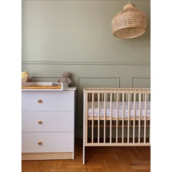 Babykamer Milly: Ledikant & Commode 28 Babykamer Milly: Ledikant & Commode -Dolu Verkoopwinkel babykamermillyledikantcommodesfeer6 1 2