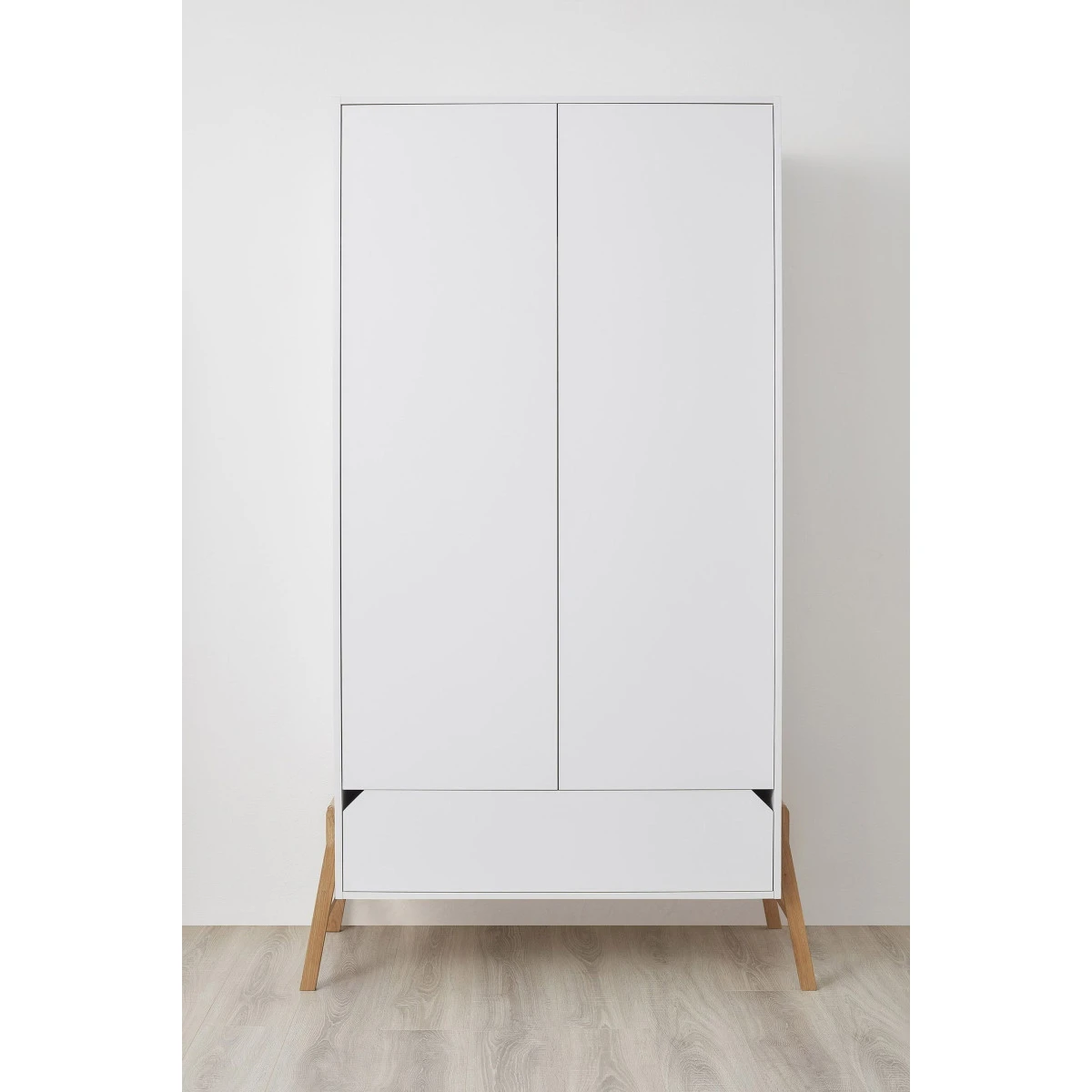 Bellamy Lotta Snow Babykamer: Ledikant/Juniorbed, Commode En 2-Deurskast 14 Bellamy Lotta Snow Babykamer: Ledikant/Juniorbed, Commode En 2-Deurskast - Afbeelding 14