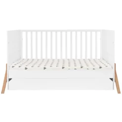 Bellamy Lotta Snow Babykamer: Ledikant/Juniorbed, Commode Met 6 Lades En 2-Deurskast -Dolu Verkoopwinkel bellamy lotta snow 70 x 140 cm ledikant juniorbed lobilo70 5 4