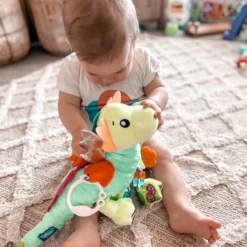 Playgro Sensory Friends Dusty Dragon Buggyspeeltje P0188473 -Dolu Verkoopwinkel playgro sensory friends dusty dragon buggyspeeltje p0188473 .7