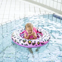 Swim Essentials Baby Float Roségoud Panter 0-1 Jaar Zwemring 7 Swim Essentials Baby Float Roségoud Panter 0-1 Jaar Zwemring -Dolu Verkoopwinkel swim essentials baby float ros goud panter 0 1 jaar zwemring 05