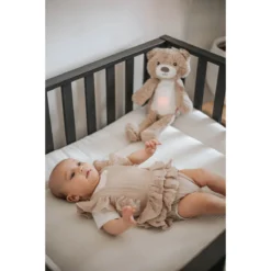 Zazu Brody De Beer Taupe Slaaptrainer ZA-BRODY-01 -Dolu Verkoopwinkel zazu brody sfeer 2 2